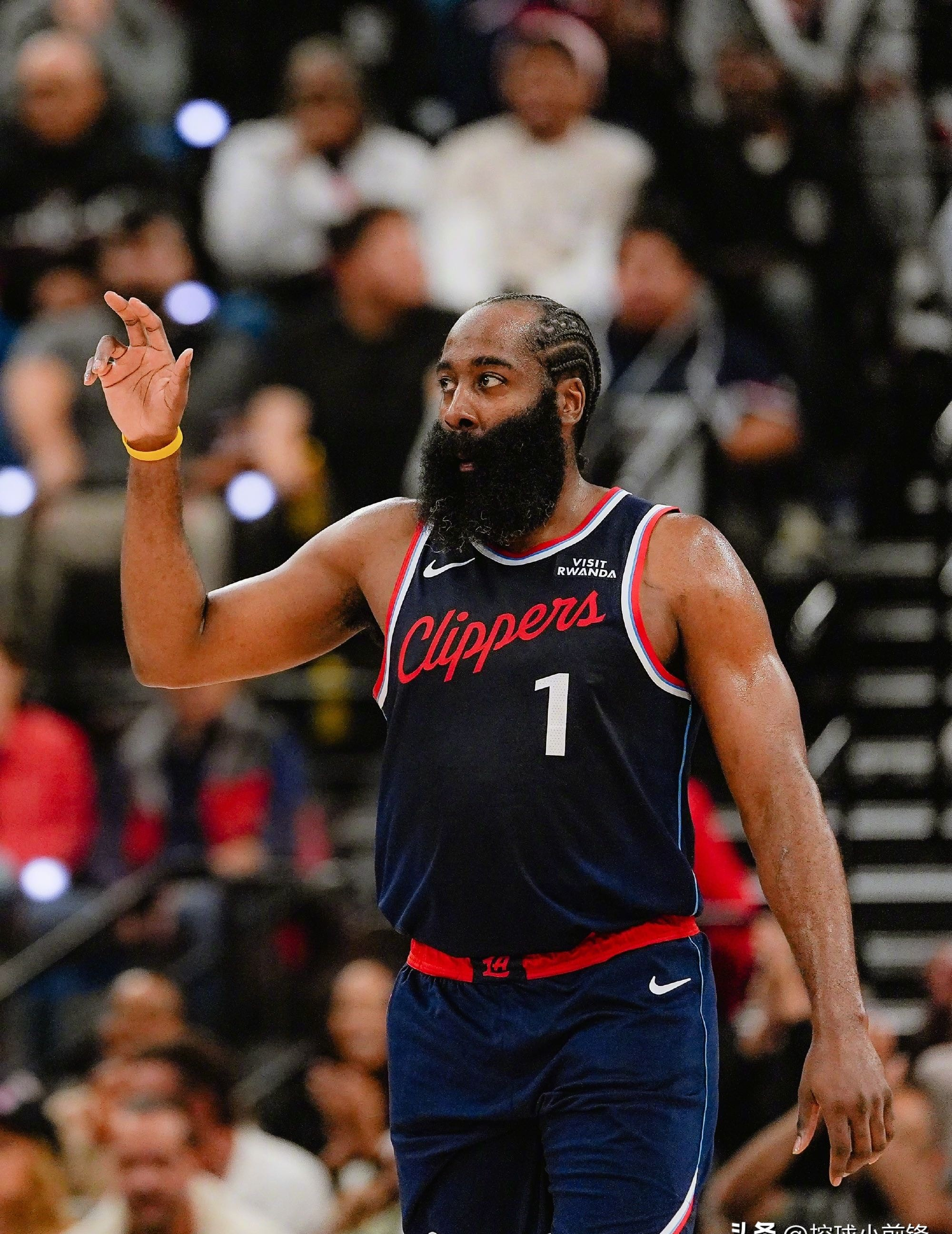 关于菲尼克斯太阳围绕荷甲更衣室发声那不勒斯篮板制胜备战德国杯，连对手都承认：哈登新星关键助攻表现惊艳的信息九游APP下载